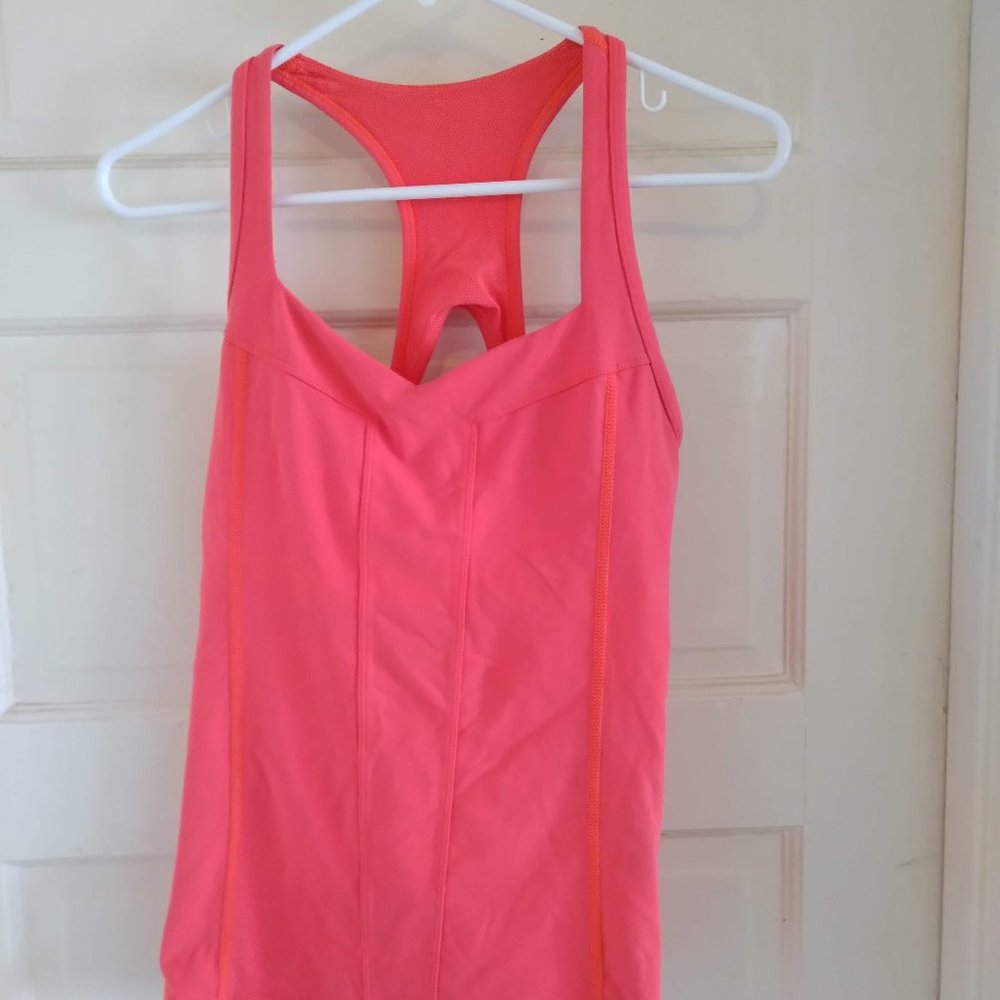 LORNA JANE 000 Active wear top. Pink. Size Unknown. Best guess Large.